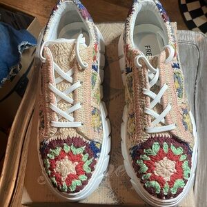 Free People “Catch me if u can sneaks”NIB Size 40 🌸🌼🌺🌷💐🌹🪸🪷🪻